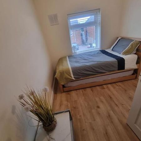 Somers Lodge Лестер Экстерьер фото